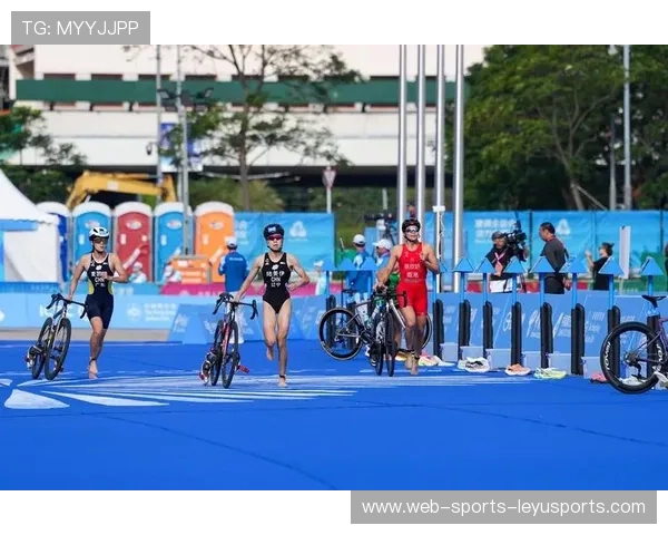 铁人三项世界赛：冠军崩溃倒地仍夺冠