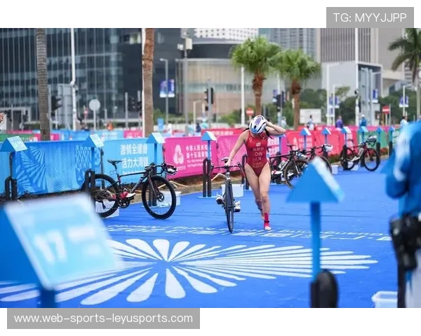 铁人三项世界赛：冠军崩溃倒地仍夺冠