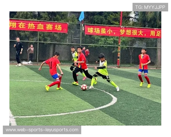 联盟推广足球入学校项目培养校园足球氛围，校园足球如何进行推广